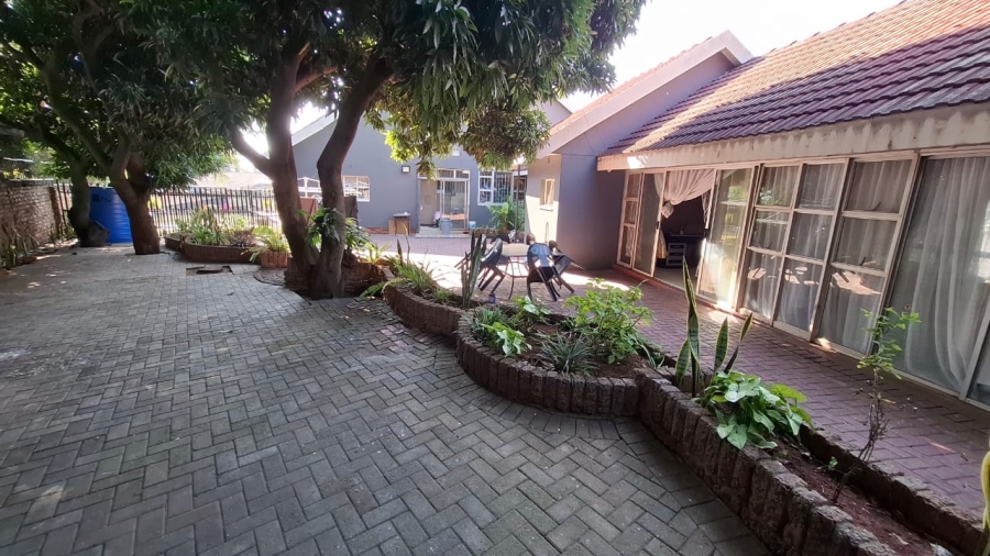 4 Bedroom Property for Sale in Safari Gardens North West